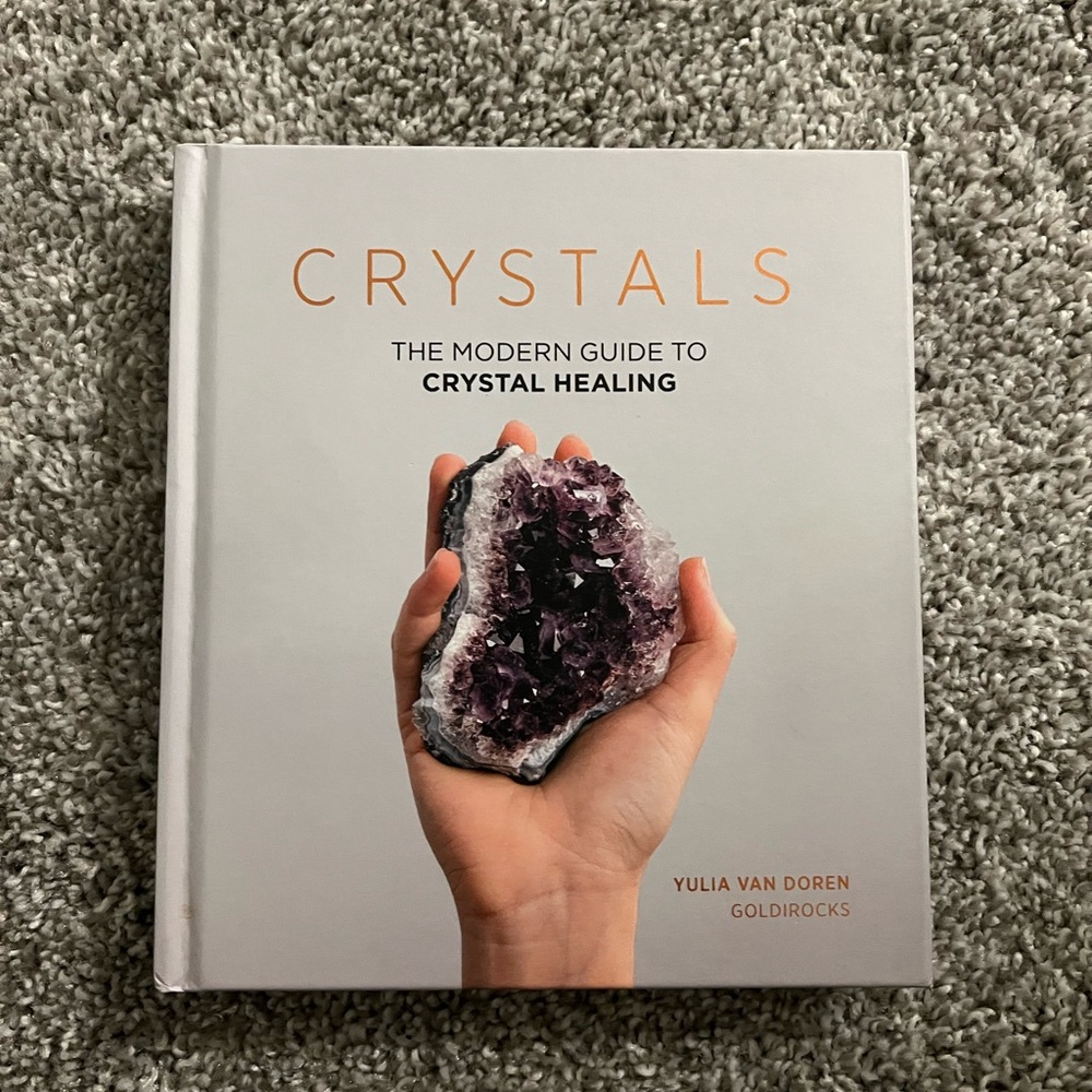 Crystals: The Modern Guide to Crystal Healing